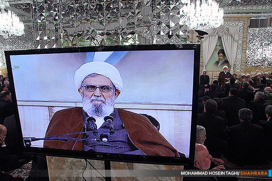 اعطای احکام خادمان بارگاه منور رضوی 