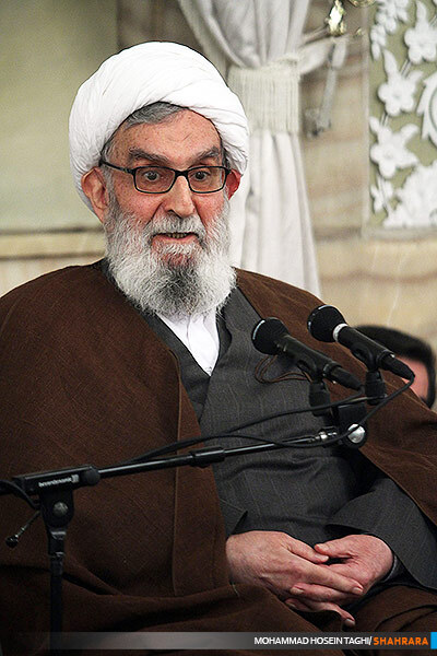 اعطای احکام خادمان بارگاه منور رضوی 