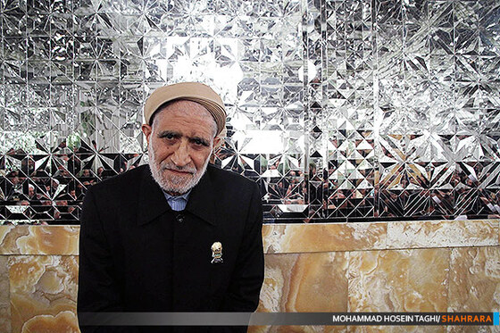 اعطای احکام خادمان بارگاه منور رضوی 