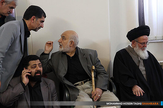حضور علما و مردم در بیت مرحوم آیت ا... زنجانی