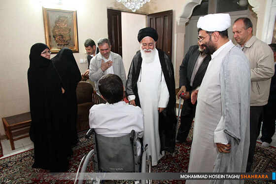 عیادت امام جمعه مشهد از جانبازان دفاع مقدس 