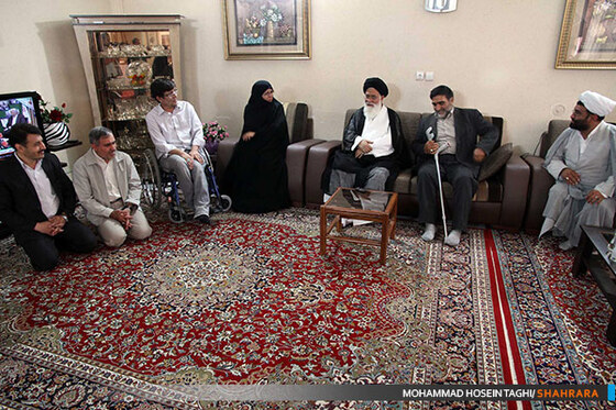 عیادت امام جمعه مشهد از جانبازان دفاع مقدس 