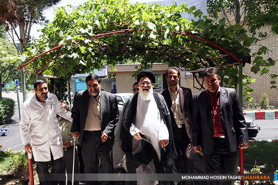عیادت امام جمعه مشهد از جانبازان دفاع مقدس 