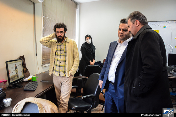 بازدید محمد حاجیان شهری عضو شورای شهر از موسسه فرهنگی شهرآرا / عکس: جواد کرمانی / شهرآرا