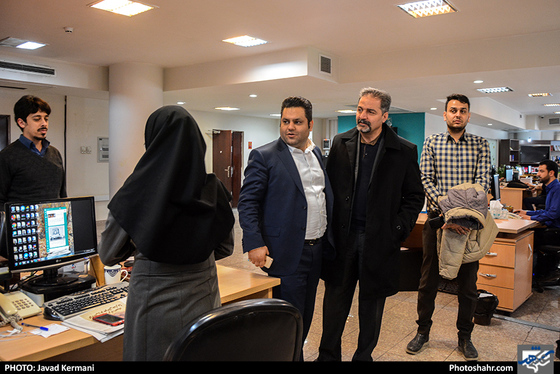 بازدید محمد حاجیان شهری عضو شورای شهر از موسسه فرهنگی شهرآرا / عکس: جواد کرمانی / شهرآرا