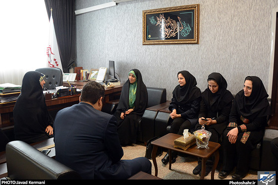 حضور سرکار خانم گندمی، عضو شورای شهرو خانم جراح مشاور امور بانوان شهردار در تحریریه روزنامه شهرآرا به مناسبت روز زن