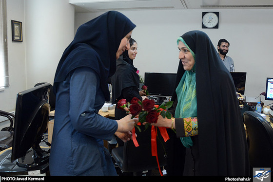 حضور سرکار خانم گندمی، عضو شورای شهرو خانم جراح مشاور امور بانوان شهردار در تحریریه روزنامه شهرآرا به مناسبت روز زن