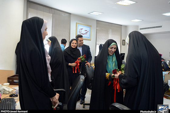 حضور سرکار خانم گندمی، عضو شورای شهرو خانم جراح مشاور امور بانوان شهردار در تحریریه روزنامه شهرآرا به مناسبت روز زن