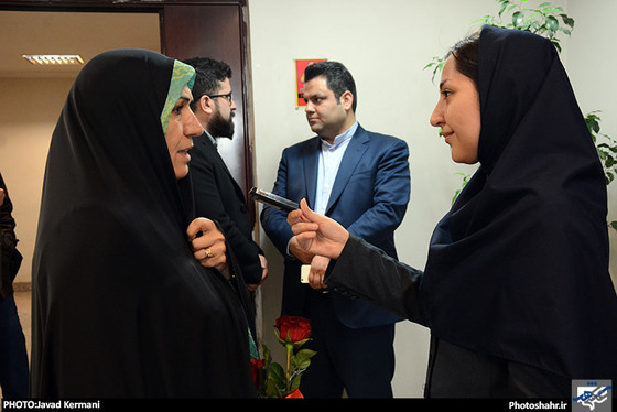 حضور سرکار خانم گندمی، عضو شورای شهرو خانم جراح مشاور امور بانوان شهردار در تحریریه روزنامه شهرآرا به مناسبت روز زن