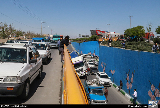 واژگونی تریلی در زیرگذر میامی / عکس: هادی مودب / شهرآرا