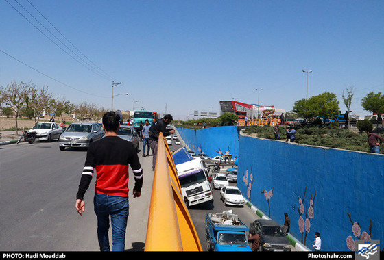 واژگونی تریلی در زیرگذر میامی / عکس: هادی مودب / شهرآرا