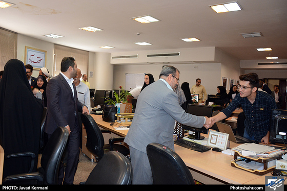 بازدید جمعی از مسئولین شهری از روزنامه  شهرآرا به مناسبت روز خبرنگار جوادکرمانی شهرآرا