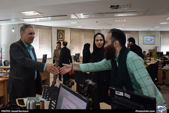 بازدید جمعی از مسئولین شهری از روزنامه شهرآرا به مناسبت روز خبرنگار / عکس: جواد کرمانی / شهرآرا