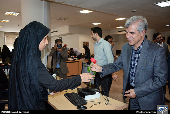 بازدید جمعی از مسئولین شهری از روزنامه شهرآرا به مناسبت روز خبرنگار / عکس: جواد کرمانی / شهرآرا