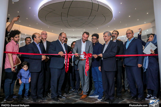 افتتاح نمایشگاه «کرنش به حافظ» آثار نقاش آلمانی«گونتر اوکر»