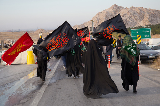 پیاده روی زائران حرم مطهر امام رضا (ع) 