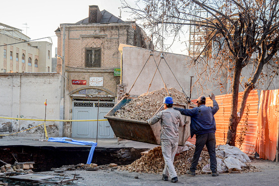 فرونشست زمین در خیابان اندرزگو