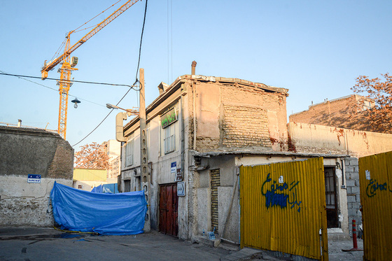 فرونشست زمین در خیابان اندرزگو