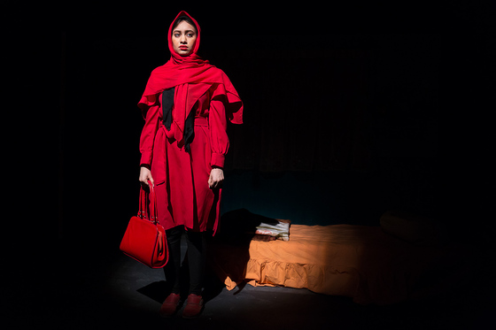 نمایش «سرخ پوش»