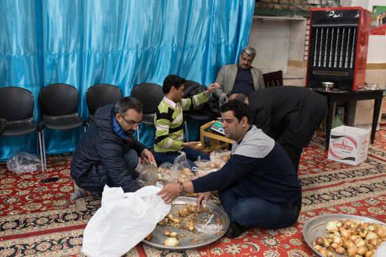 همت عالی جوانان مشهدی در نیمه شعبان