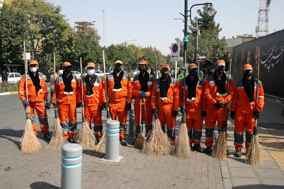 پویش پاکیاران حریم رضوی و تنظیف خیابانهای منتهی به حرم مطهر رضوی 