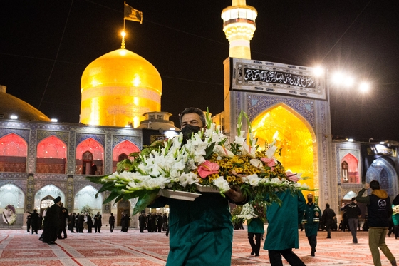 آیین خطبه خوانی شب شهادت امام رضا(ع) در حرم مطهر رضوی