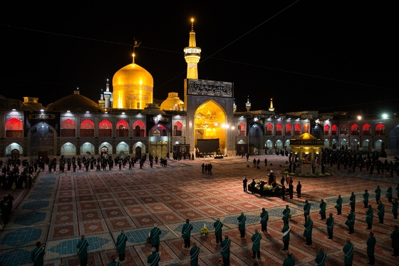 آیین خطبه خوانی شب شهادت امام رضا(ع) در حرم مطهر رضوی