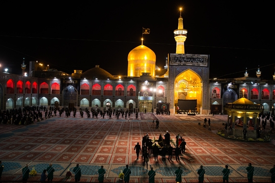 آیین خطبه خوانی شب شهادت امام رضا(ع) در حرم مطهر رضوی