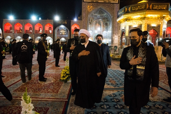 آیین خطبه خوانی شب شهادت امام رضا(ع) در حرم مطهر رضوی