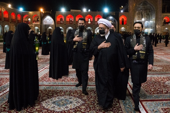 آیین خطبه خوانی شب شهادت امام رضا(ع) در حرم مطهر رضوی