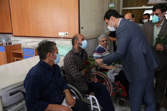 دیدار رئیس بنیاد شهید و امور ایثارگران با جانبازان دفاع مقدس