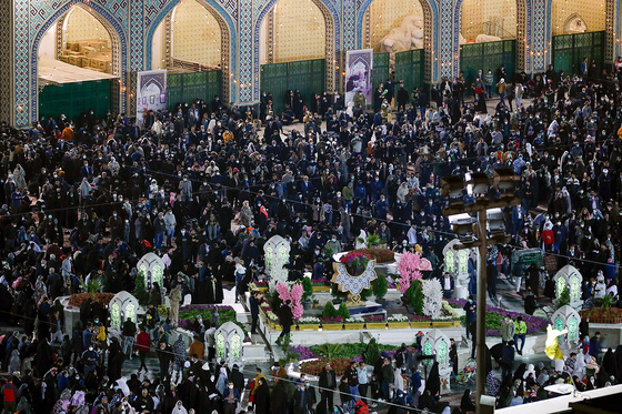  مراسم تحویل سال 1401 در حرم مطهر رضوی