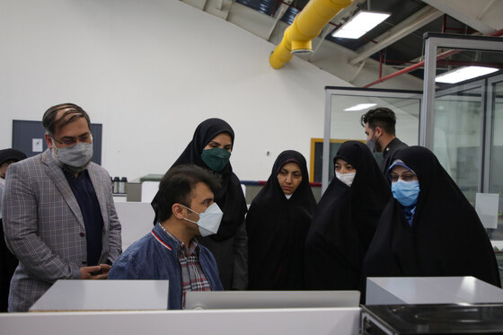 بازدید معاون رییس جمهور در امور زنان و خانواده از کارخانه نوآوری مشهد