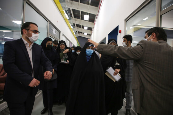 بازدید معاون رییس جمهور در امور زنان و خانواده از کارخانه نوآوری مشهد