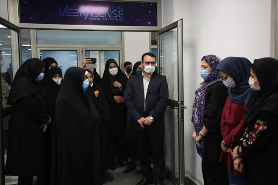 بازدید معاون رییس جمهور در امور زنان و خانواده از کارخانه نوآوری مشهد