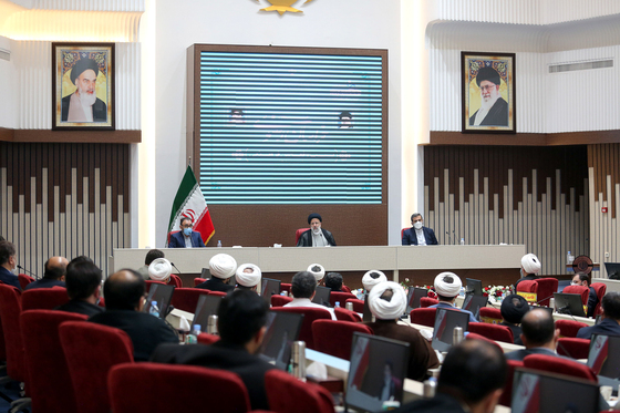 نشست رییس جمهور با فعالین فرهنگی خراسان رضوی