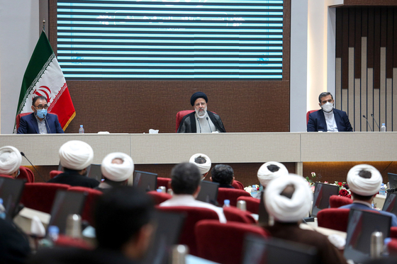 نشست رییس جمهور با فعالین فرهنگی خراسان رضوی