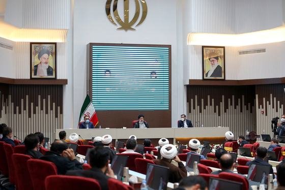 نشست رییس جمهور با فعالین فرهنگی خراسان رضوی
