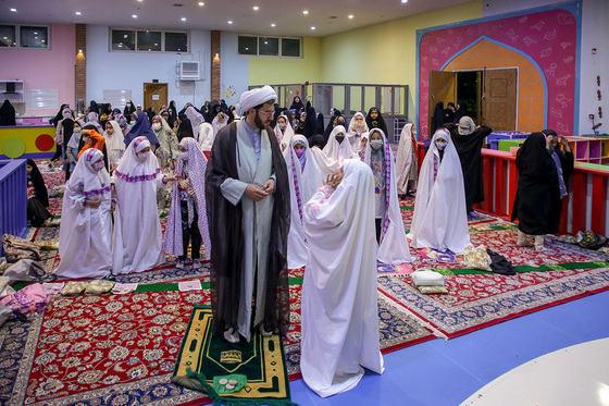 جشن دختران روزه اولی در باغ خاتون