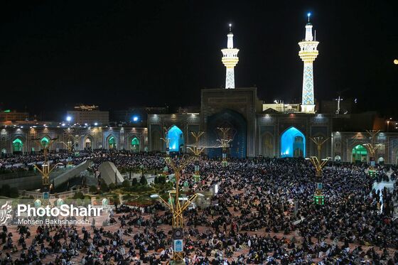 مراسم احیاء شب ۱۹ ماه رمضان در حرم مطهر رضوی