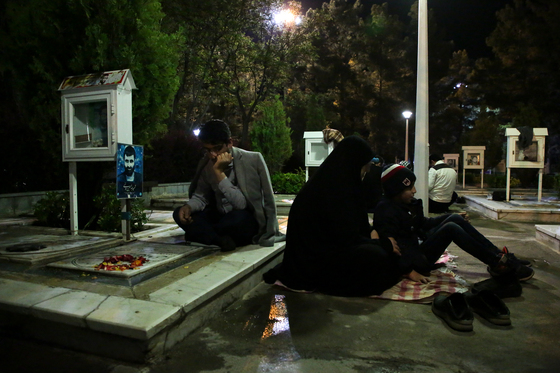 مراسم احیاء شب۲۱ ماه رمضان در بهشت رضا(ع)