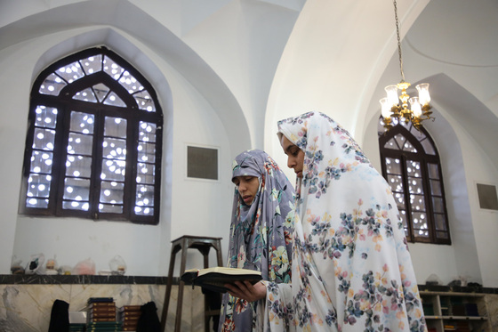 مراسم معنوی اعتکاف بانوان در حرم مطهر رضوی
