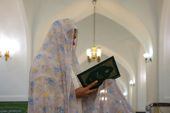 مراسم معنوی اعتکاف بانوان در حرم مطهر رضوی