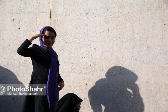 اجرای سرود «سلام فرمانده» با حضور دهه نودی ها در عرصه میدان شهدا