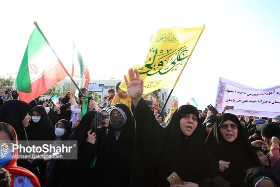 اجرای سرود «سلام فرمانده» با حضور دهه نودی ها در عرصه میدان شهدا