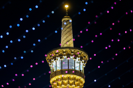حال و هوای حرم مطهر رضوی در شب میلاد امام رضا (ع)