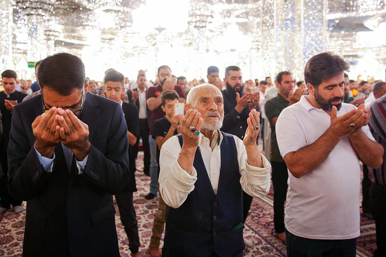 نماز عید قربان در حرم مطهر رضوی