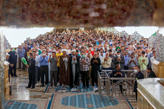 نماز عید قربان در حرم مطهر رضوی