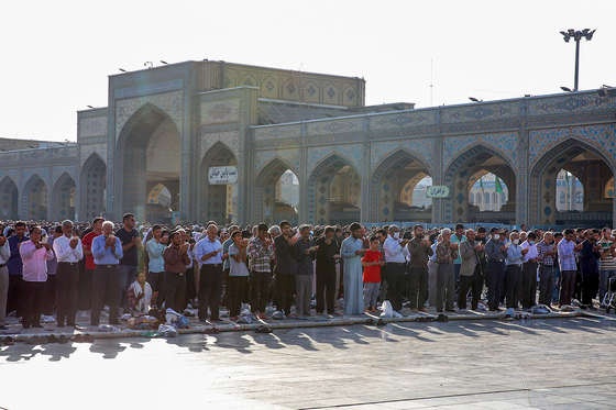 نماز عید قربان در حرم مطهر رضوی