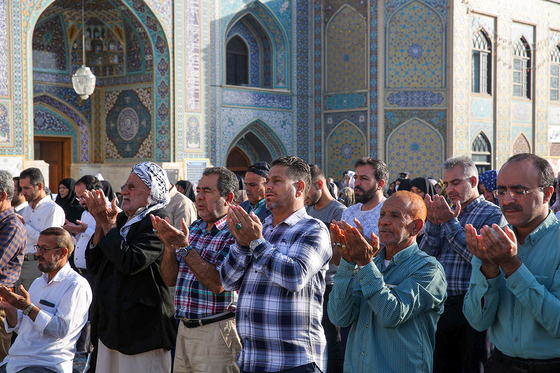نماز عید قربان در حرم مطهر رضوی
